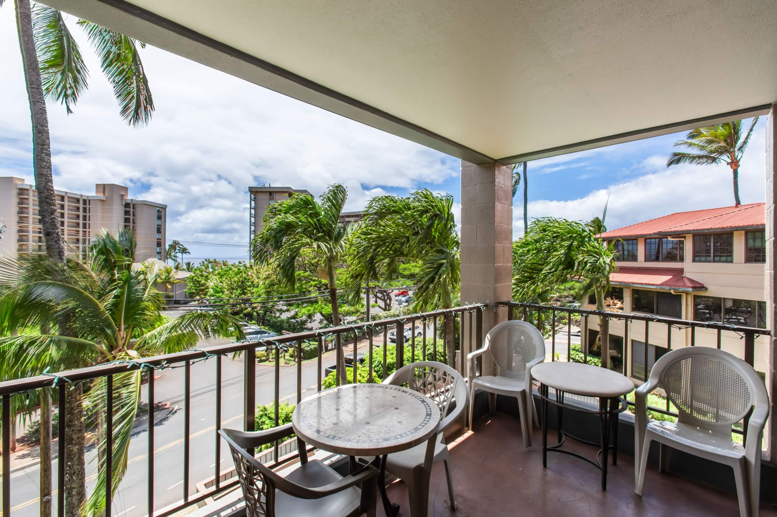 Condo in Lahaina · ★4.73 · 2 bedrooms · 3 beds · 2 baths - Image 49