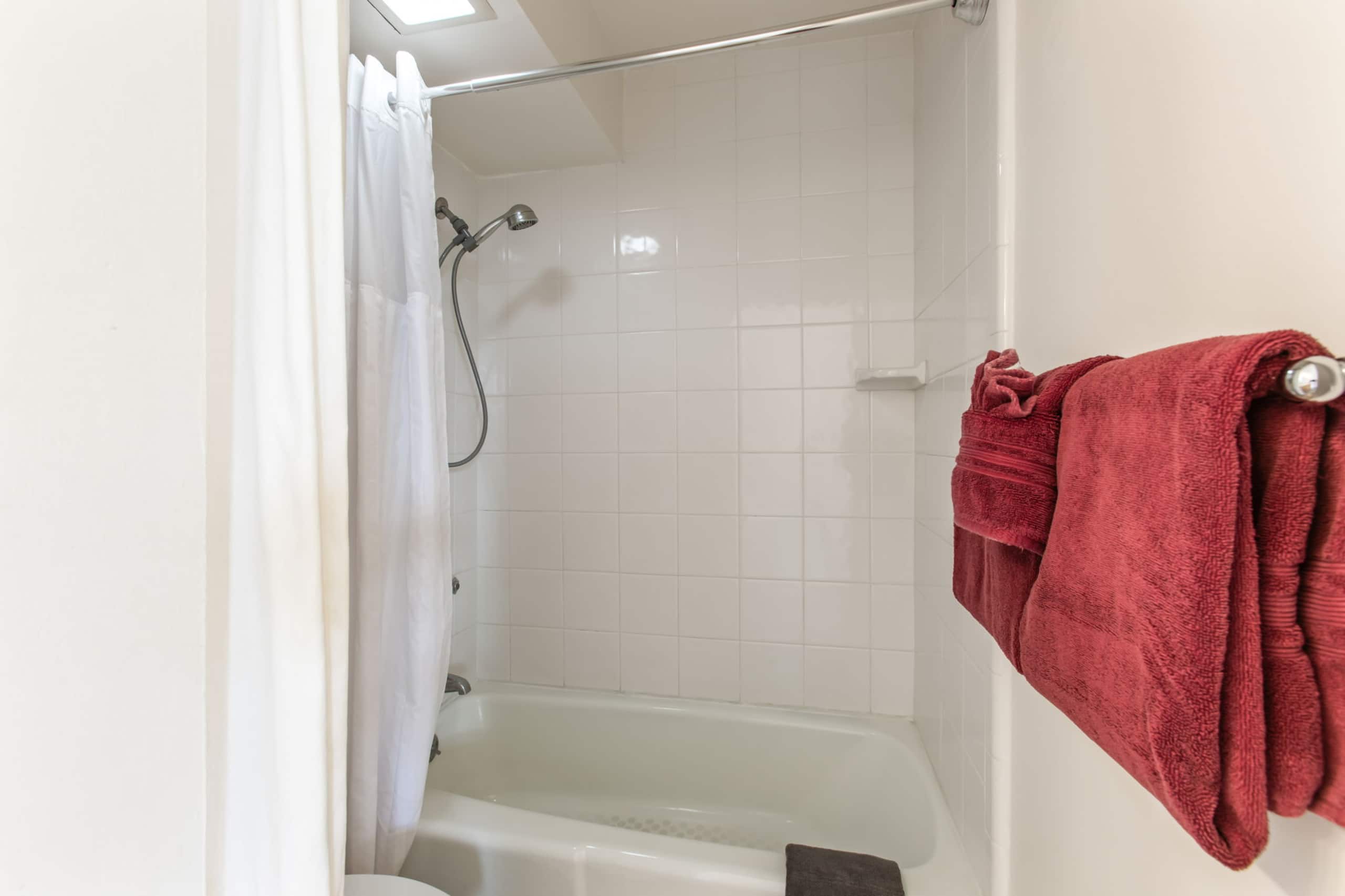 Condo in Lahaina · ★4.73 · 2 bedrooms · 3 beds · 2 baths - Image 38
