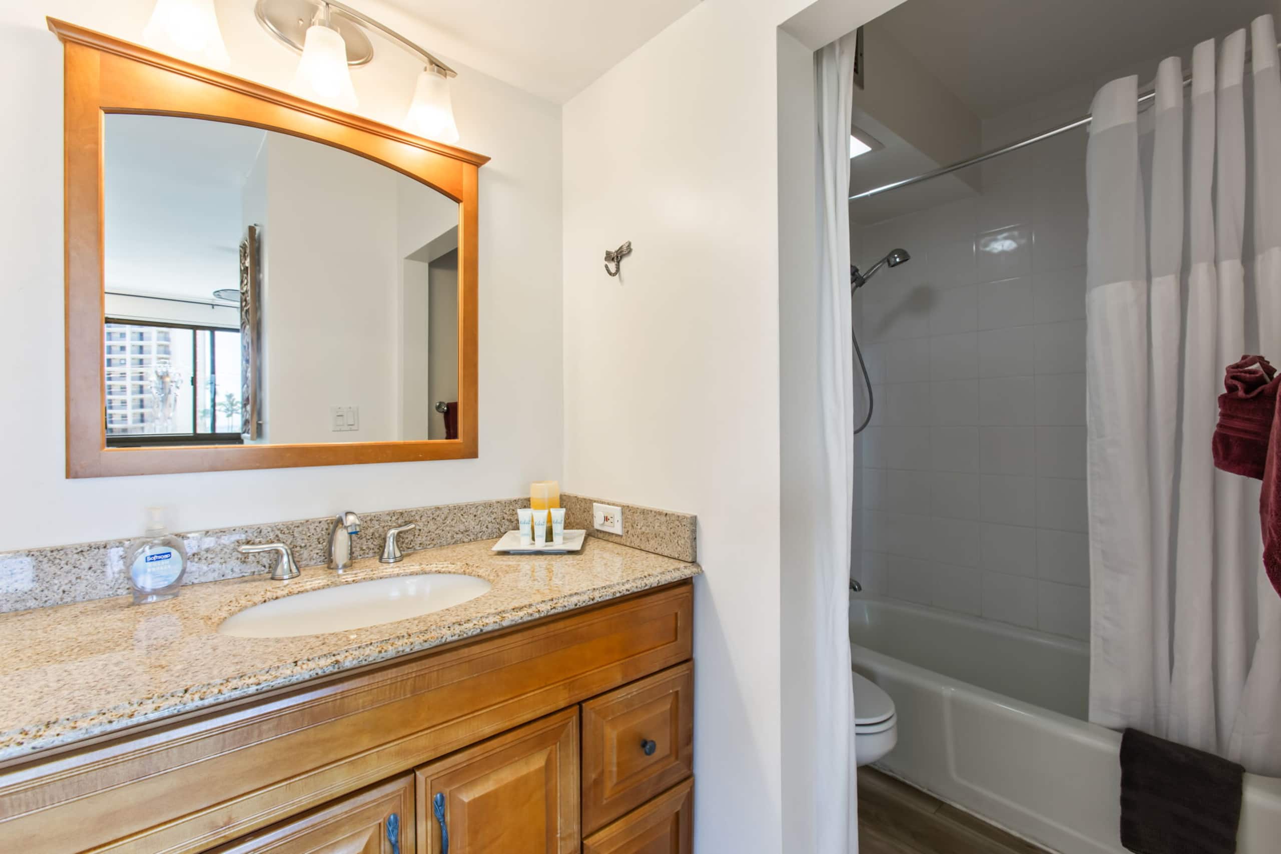 Condo in Lahaina · ★4.73 · 2 bedrooms · 3 beds · 2 baths - Image 37