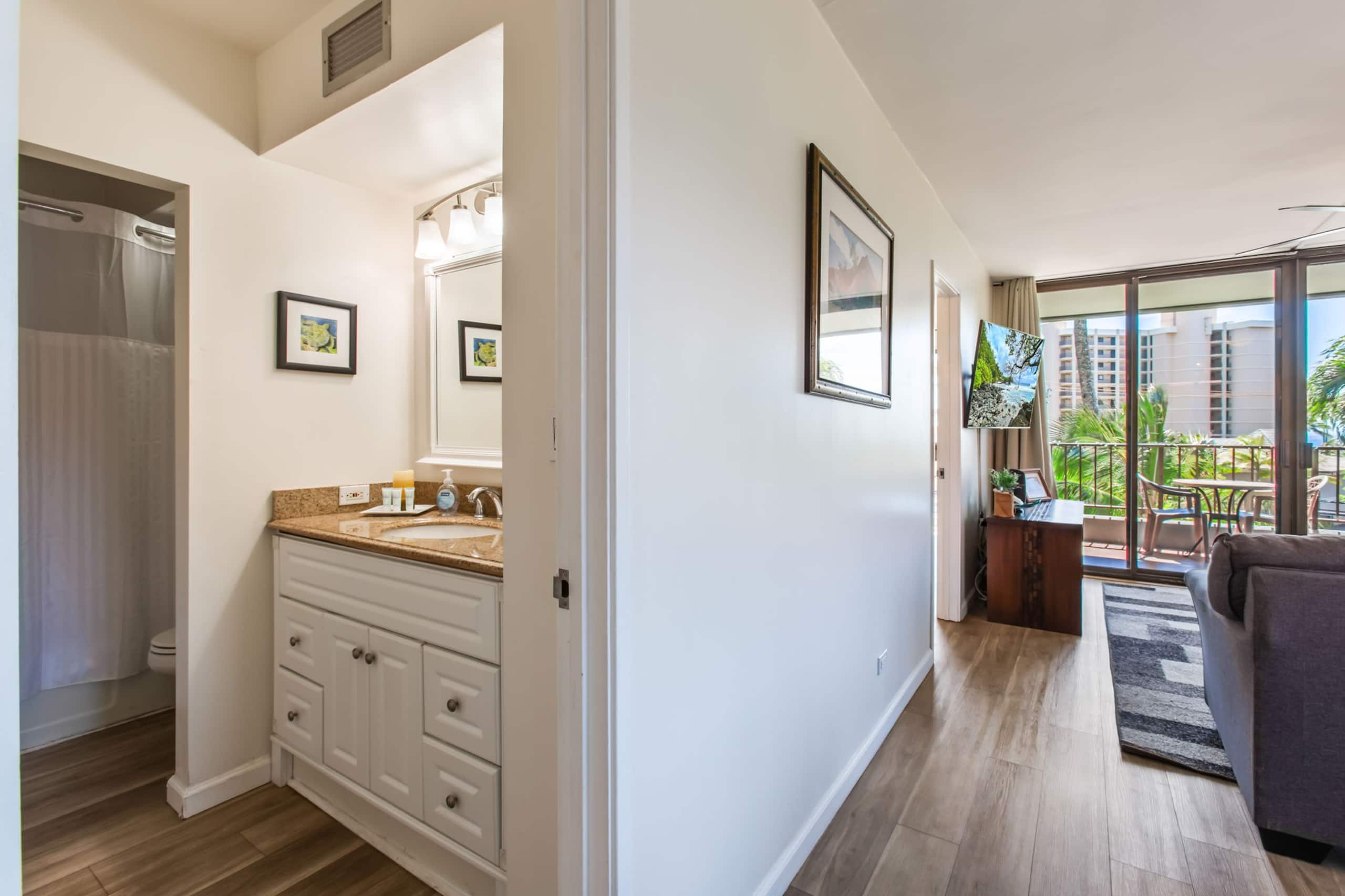 Condo in Lahaina · ★4.73 · 2 bedrooms · 3 beds · 2 baths - Image 40