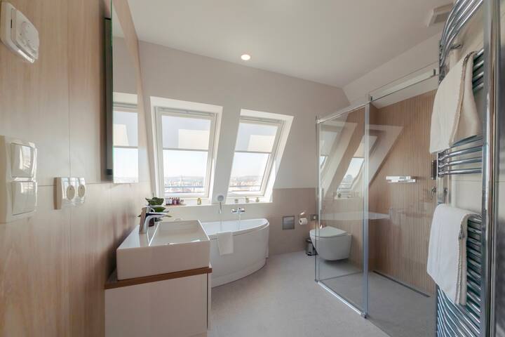 Rooftop Apartment with Garden Terrace gallery image 4