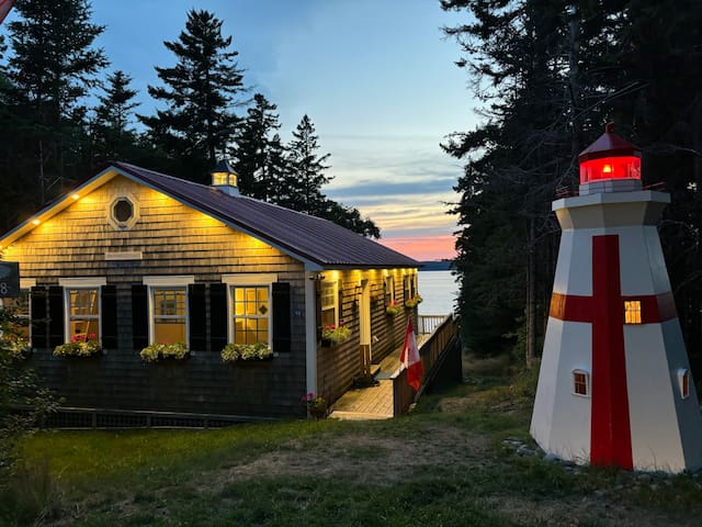 PERIWINKLE COTTAGE BY THE SEA-PRIVATE AND COZY gallery image 3