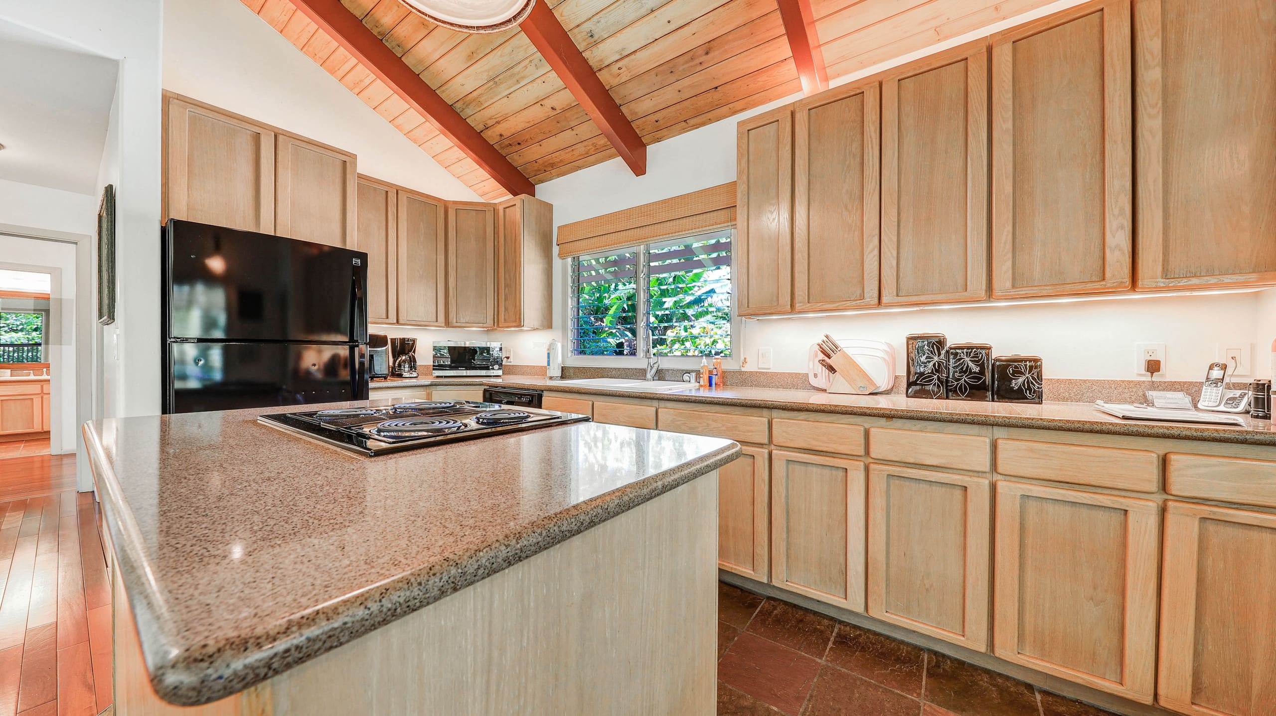 Home in Hanalei · ★5.0 · 2 bedrooms · 2 beds · 2 baths - Photo 8