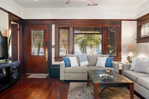 Top performing Airbnb: Hillcrest 2 bed 2 en-suite baths garage zen garden in Uptown