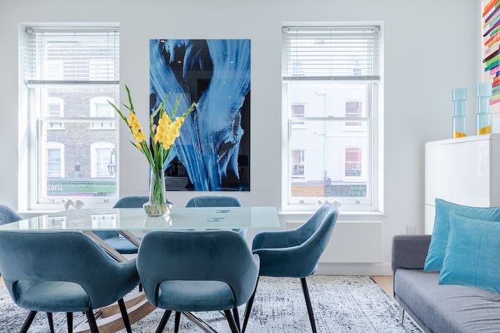 Off Oxford St Fashion House for Large Fam+ Friends