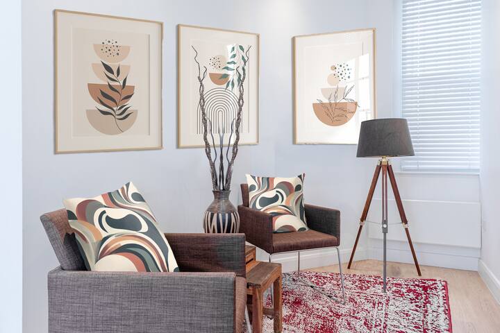 Off Oxford St Fashion House for Large Fam+ Friends gallery image 5