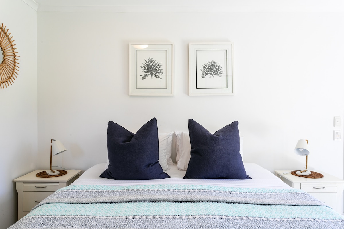 extremely comfortable king size bed.