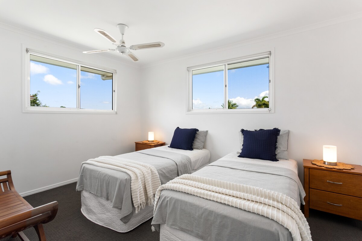 spacious singles bedroom