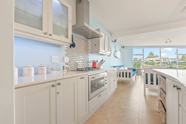 Marina Beach House gallery image 4