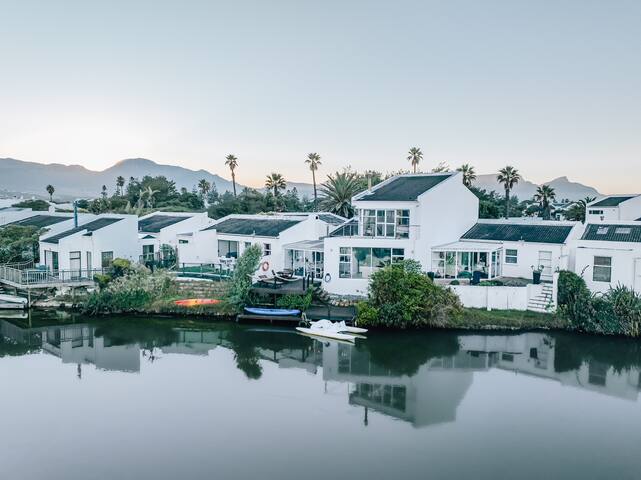 Marina Beach House gallery image 2