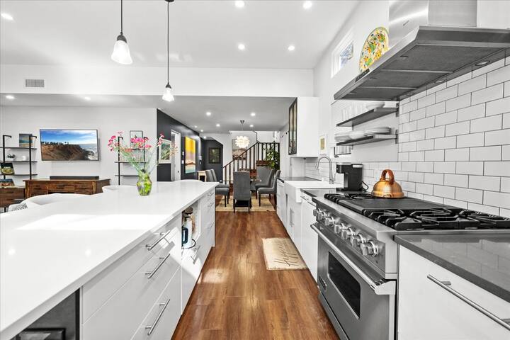 Incredible house off the Venice Canals gallery image 3