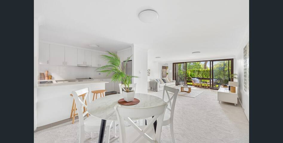 Entire stylish apartment great location & parking gallery image 3