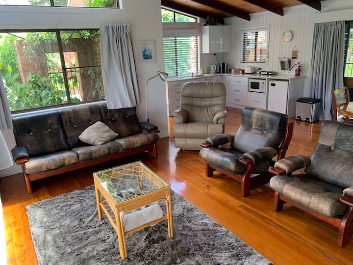 Cranley Garden Retreat With Pool & Fireplace. - Toowoomba