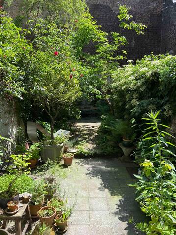 Architect’s house with garden gallery image 4