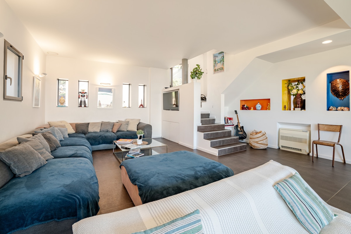 Popular Airbnb listing: Contemporary villa with panoramic views of the sea in Rayol Canadel Sur Mer