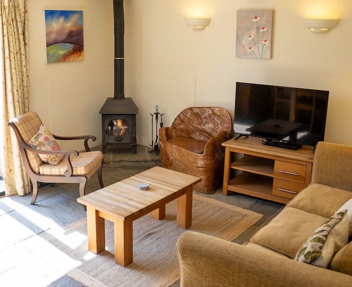 Farm Stay Eco Cottage In Countryside Close To Bath - Bath Spa University