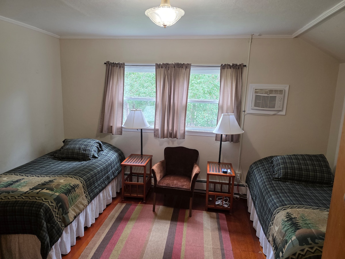 West Bedroom - Two twin beds