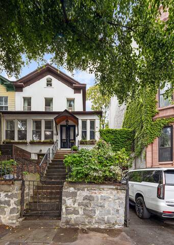 Clinton Hill House w/Pool, Spa, and Outdoor Oasis