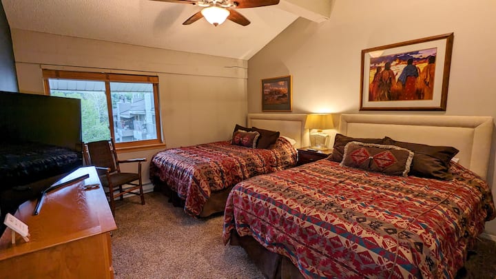 شقة بيفر كريك الغربية J 4 غرفة نوم ثانية بسريرين بحجم كبير