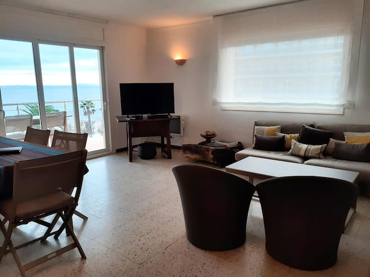 Appartement Europa 104.  En Front De Mer. - Costa Brava (Spain)