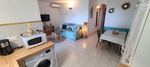 Successful Airbnb property: Beautiful air-conditioned apartment with sea and pool view in Conca