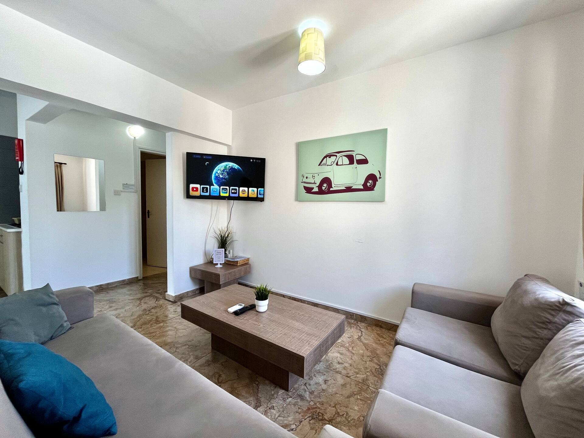 2 BR | Big Kitchen | Walk to the Beach and Centre