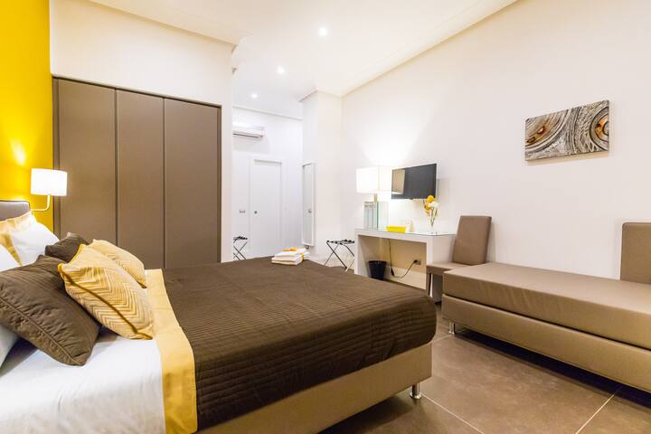 N’apARTment-Ampio appartamento in centro con Arte gallery image 5