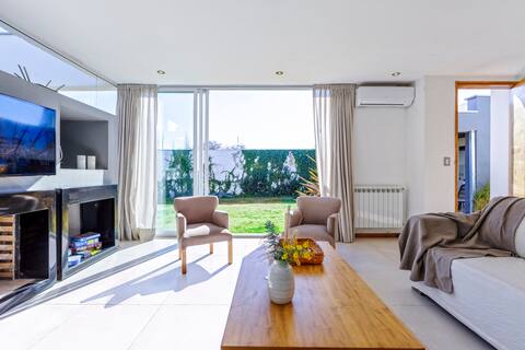 House with pool and quincho 5 minutes from Chacras!