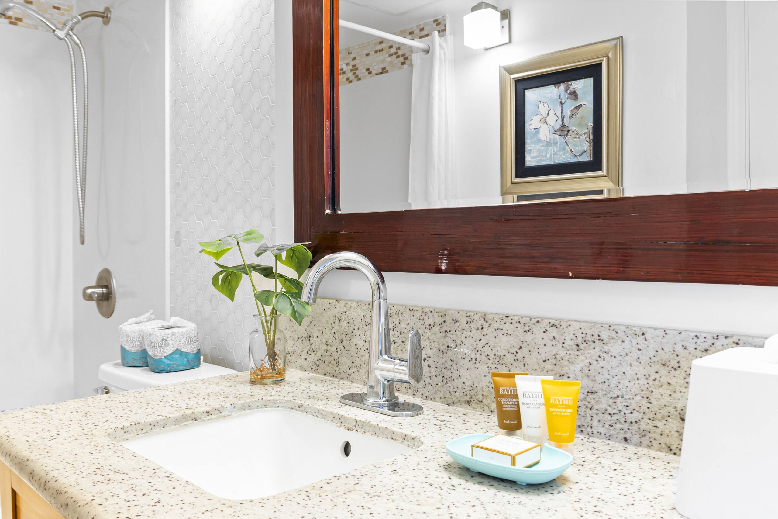 Deluxe Ocean View Free Parking Waikiki 3106-T1 - Image 35