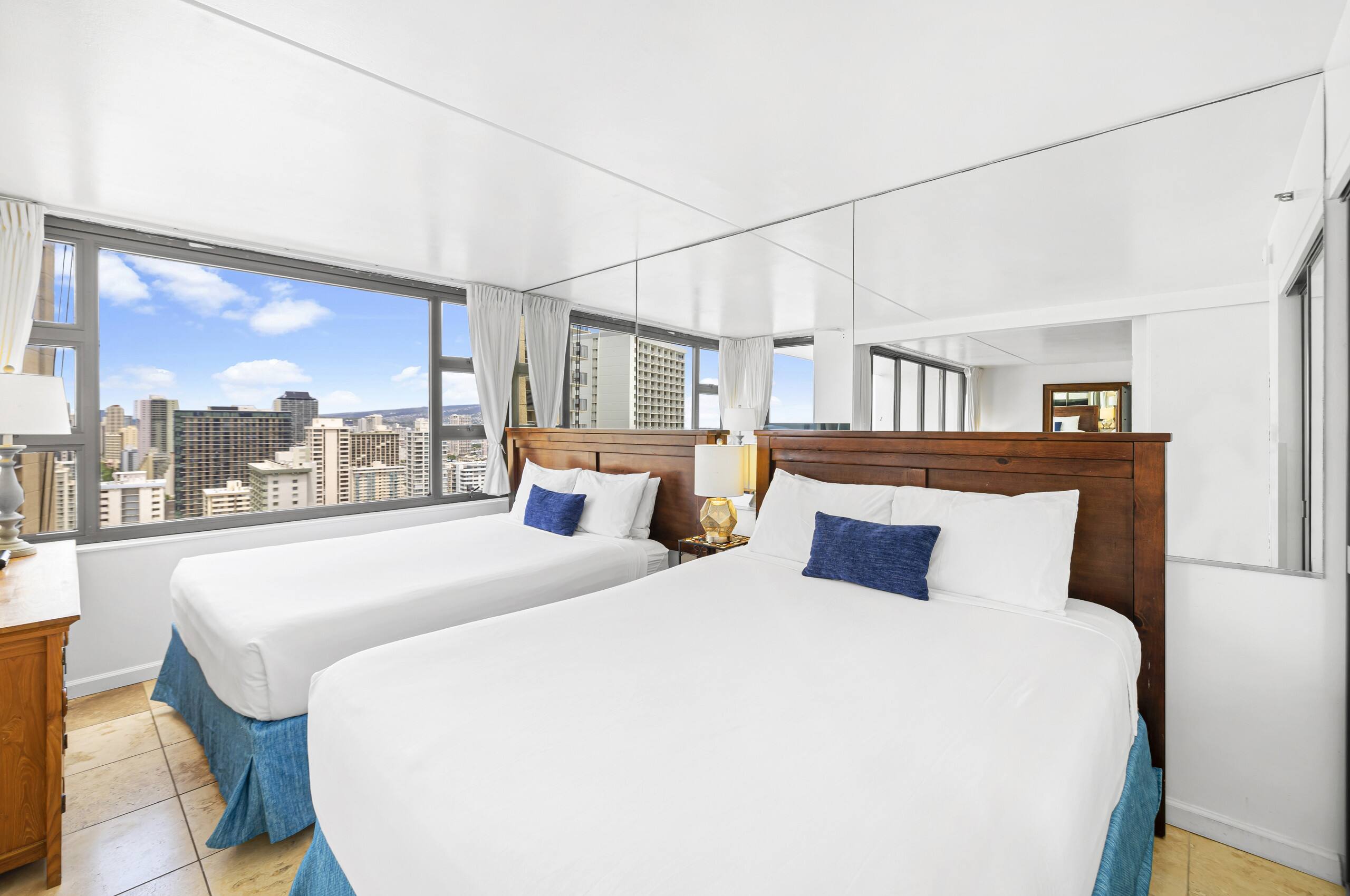 Deluxe Ocean View Free Parking Waikiki 3106-T1 - Image 2