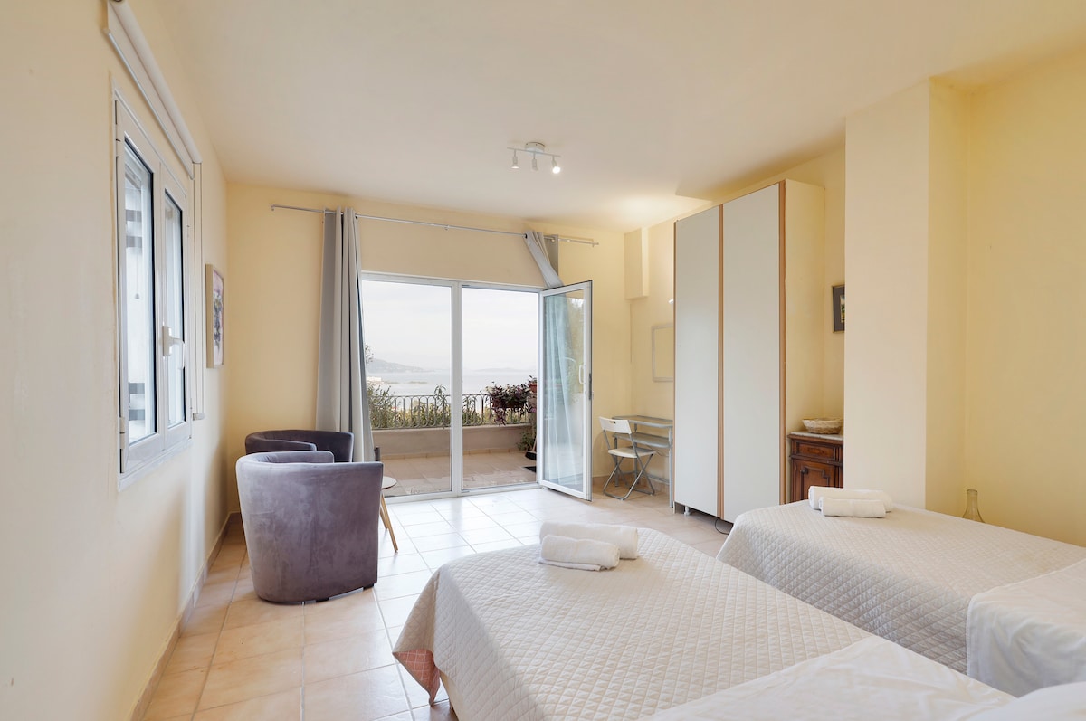  Druga etaža (srednji prizemlje) s privatnom kupaonicom, privatni ulaz s balkona