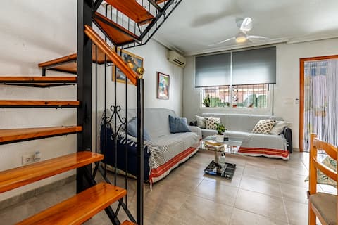 Top Airbnb: Beachhouse Unamuno centric & modern living en Los Alcázares