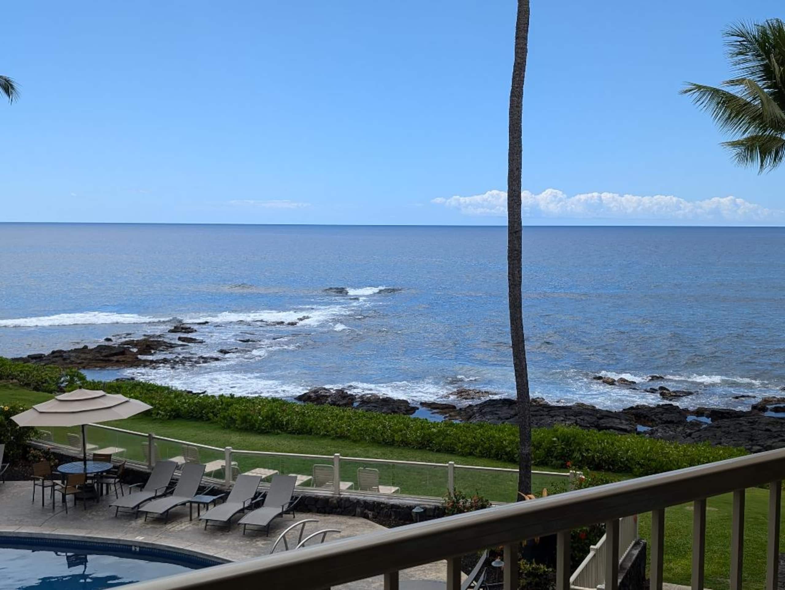 Condo in Kailua-Kona · ★4.88 · 1 bedroom · 2 beds · 1 private bath - Image 5
