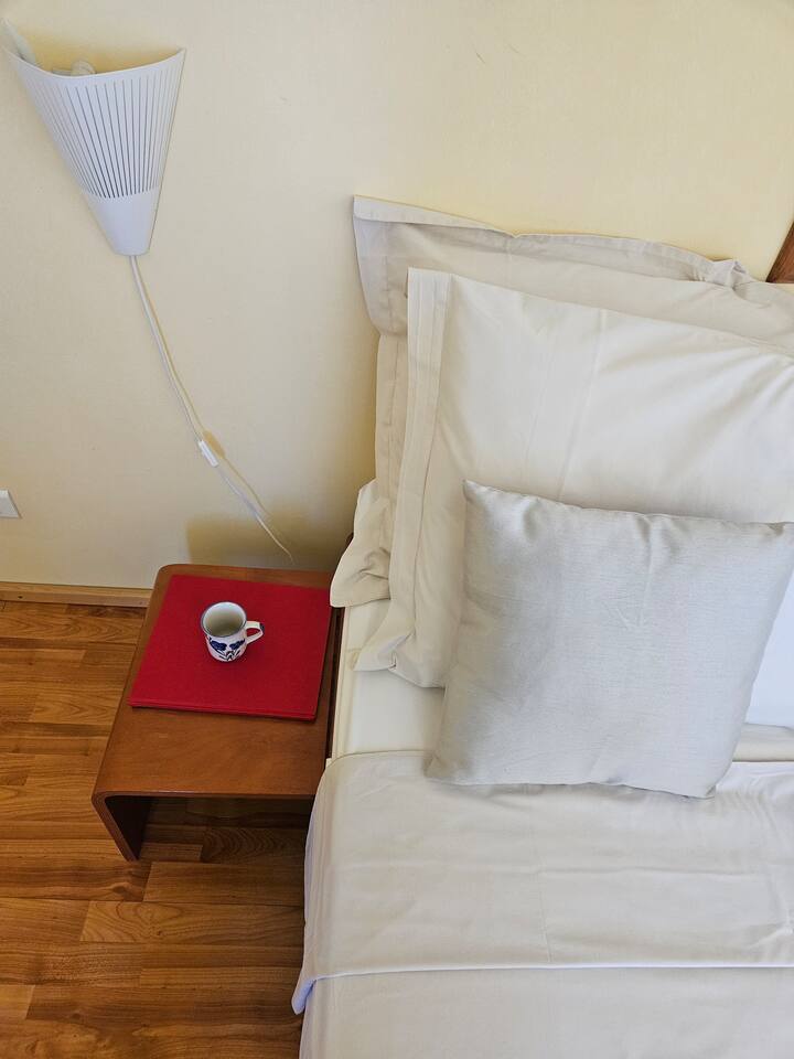 เตียง Auping Auronde กว้าง 1.80 ม. ยาว 2.10 ม.