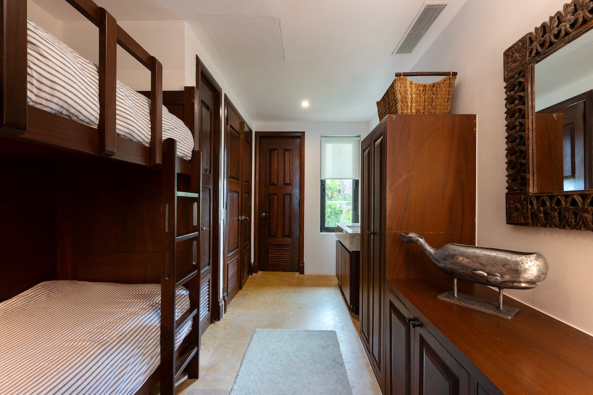 Habitación flexible (dormitorio 4 con 2 literas, baño completo y lavadoras)