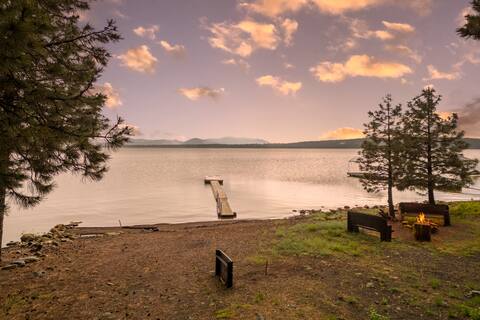 Lake Almanor Water Front Home with Private Dock