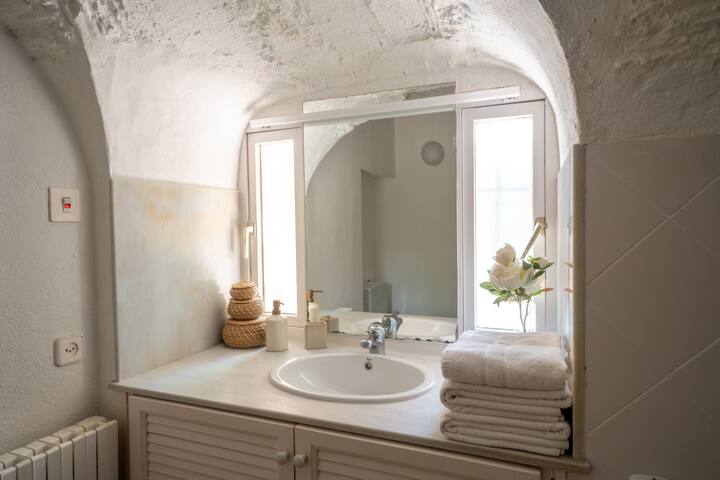 DECÔ – HOUSE CASA DE LES VOLTES PERATALLADA gallery image 3