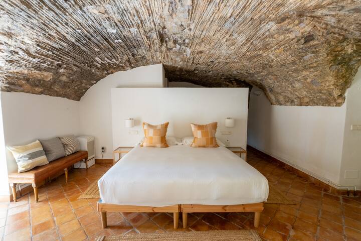 DECÔ – HOUSE CASA DE LES VOLTES PERATALLADA gallery image 4