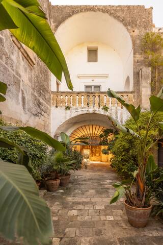 Palazzo Ferramosca (pool and garden) near Otranto gallery image 3