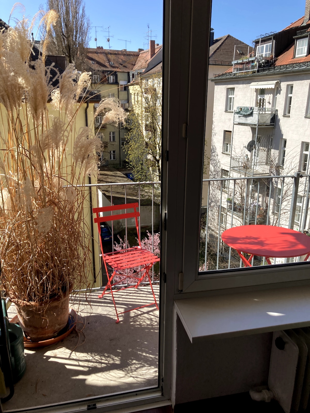 Top Airbnb: 20 min to Oktoberfest ! Peaceful, big 3/4 beds ! in Neuschwabing