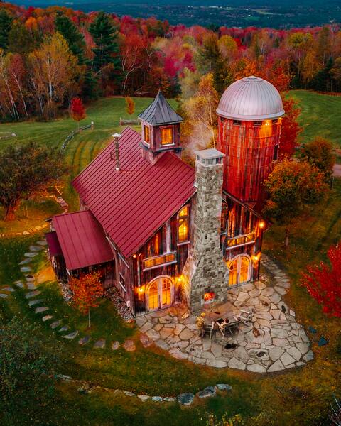 Stunning Barn & Silo retreat, on 300 private acres