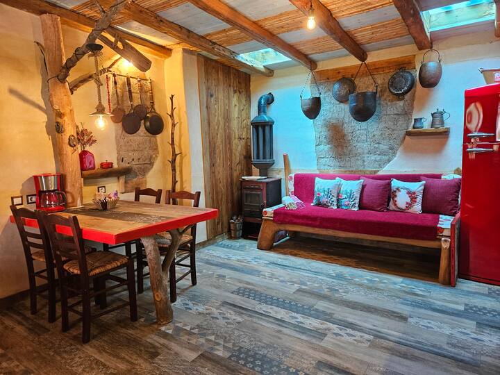 Ambienti i ndenjjes/kuzhinës
