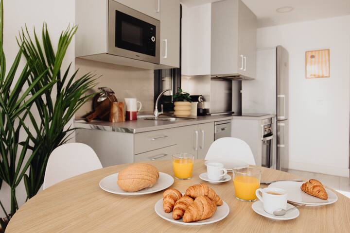 3-bedroom duplex, great views, Reina Sofia, AC gallery image 2