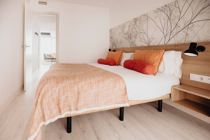 3-bedroom duplex, great views, Reina Sofia, AC gallery image 3