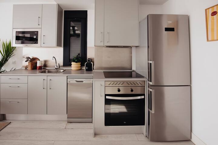 3-bedroom duplex, great views, Reina Sofia, AC gallery image 5