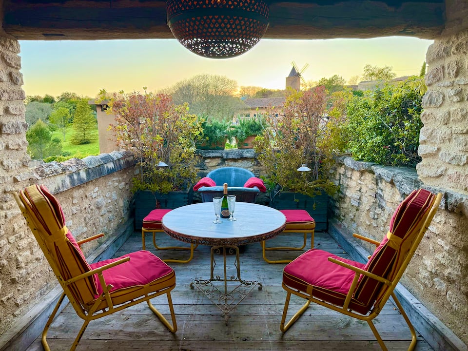 A hidden stone house in Goult, Goult, Provence, France, photo 1 of 10