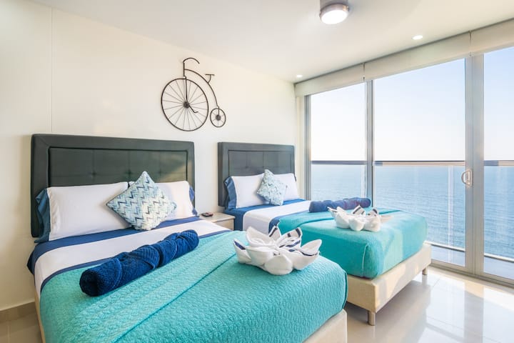 ห้องพักเสริมพร้อมเตียงคู่ 2 เตียงห้องน้ำส่วนตัวทีวีและทางออกระเบียงวิว
สวยงาม