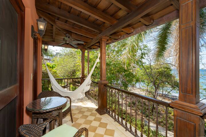 Oceanfront Villa With Pool & Beach Club -Casa Teja