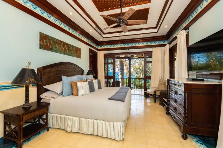 Oceanfront Villa With Pool & Beach Club -Casa Teja