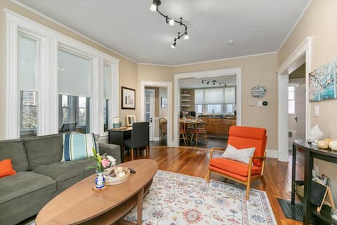 Next to Boston & Beach, King Beds, Free Parking+EV